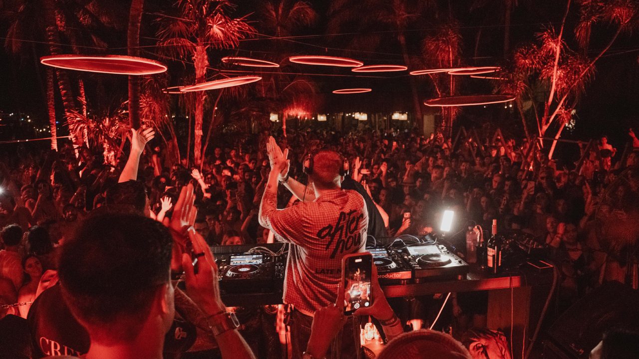 Music, food and cashless beach: this is how you experience Somnia with its Cashless system