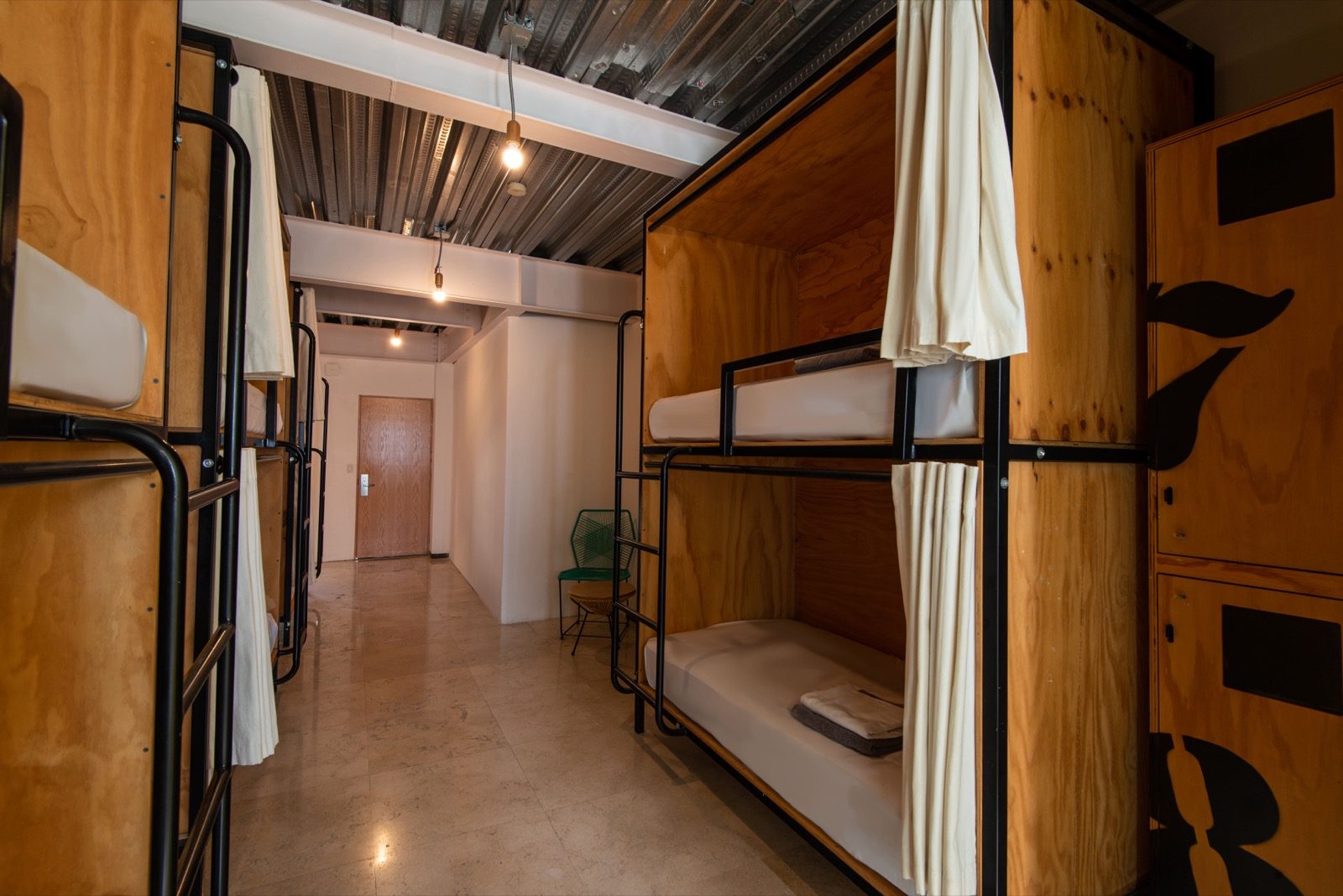 6-Bed Mixed Dorm — photo 3